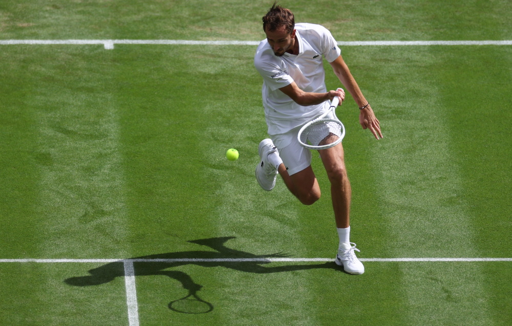 开云平台-温网逆转拉沃尔杯，梅德韦杰夫统治全场