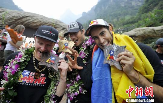 南非篮球联赛老将传授经验助患者扬威