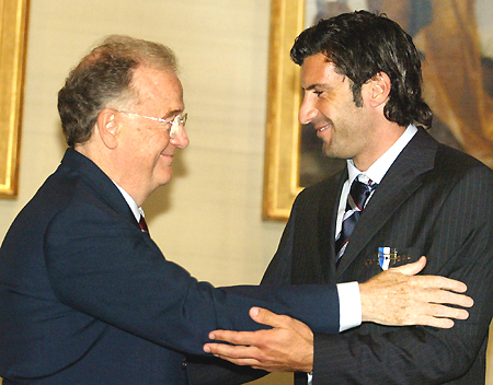 日本队横扫葡萄牙队，奥恰洛夫统治全场